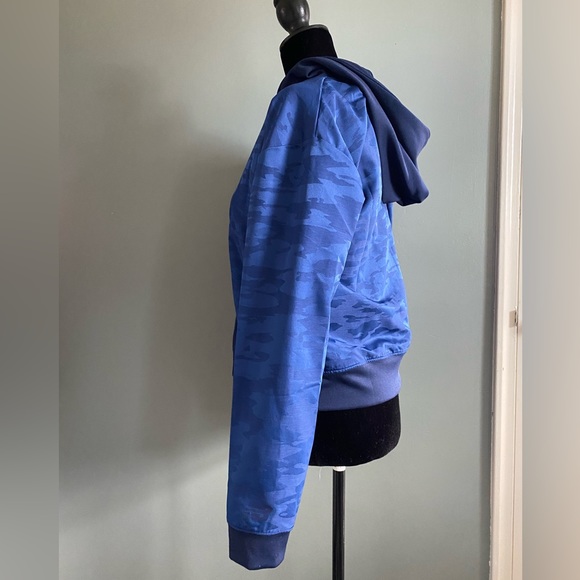 New Balance Women's Determination Reversible Jacket - Picture 6 of 16